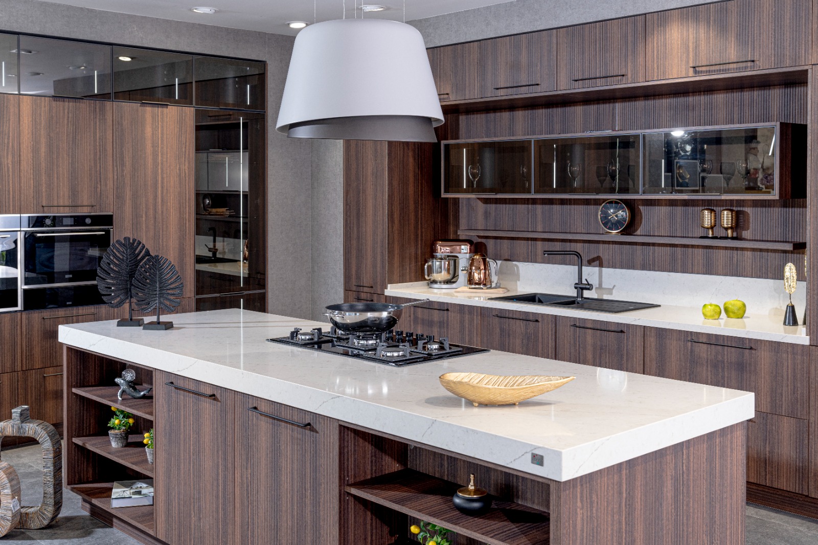 Muhteşem Ada Mutfak Dolapları modeli dekorasyonu